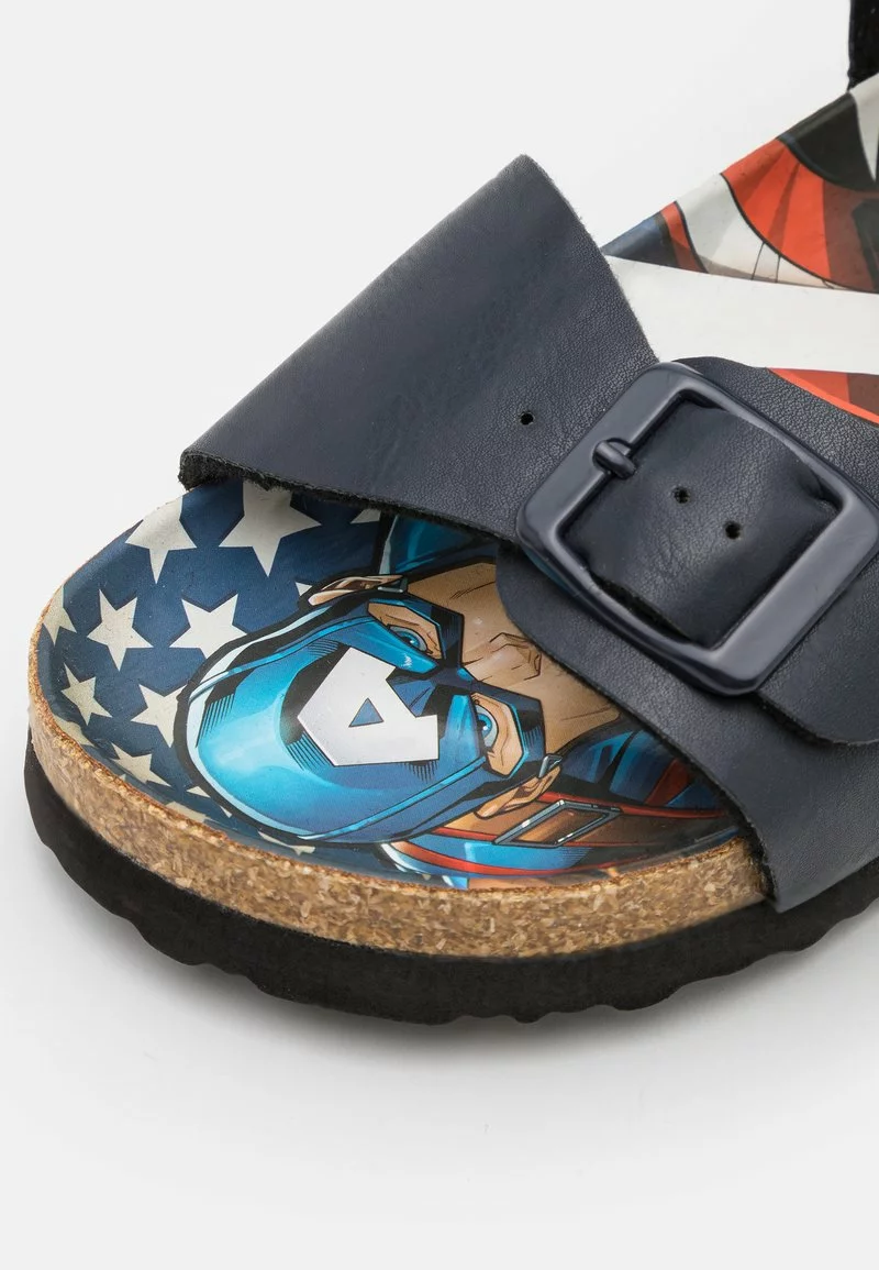 Friboo Unisexo MARVEL CAPTAIN AMERICA STRAPPY SANDALS UNISEX - Sandalias - Dark Blue 8 Friboo Unisexo MARVEL CAPTAIN AMERICA STRAPPY SANDALS UNISEX - Sandalias - Dark Blue - Imagen 6