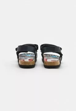 Friboo Unisexo MARVEL CAPTAIN AMERICA STRAPPY SANDALS UNISEX - Sandalias - Dark Blue 10 Friboo Unisexo MARVEL CAPTAIN AMERICA STRAPPY SANDALS UNISEX - Sandalias - Dark Blue -Tienda Friboo barata 60a624d55ead4e05841e3d2796fcc86a