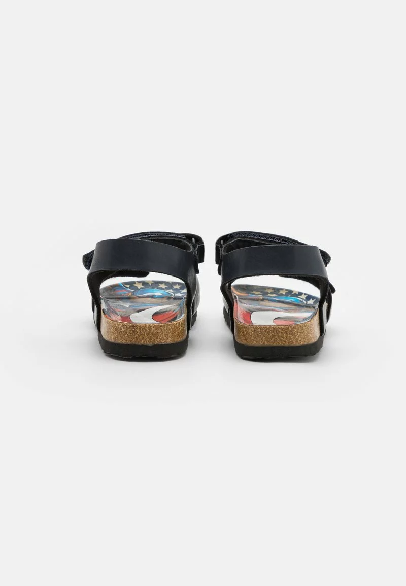 Friboo Unisexo MARVEL CAPTAIN AMERICA STRAPPY SANDALS UNISEX - Sandalias - Dark Blue 5 Friboo Unisexo MARVEL CAPTAIN AMERICA STRAPPY SANDALS UNISEX - Sandalias - Dark Blue - Imagen 3